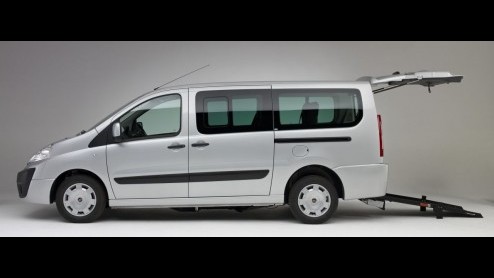 Fiat bouwt op basis van de Scudo Combinato deze Freedom Van voor taxi- of particulier rolstoelvervoer.