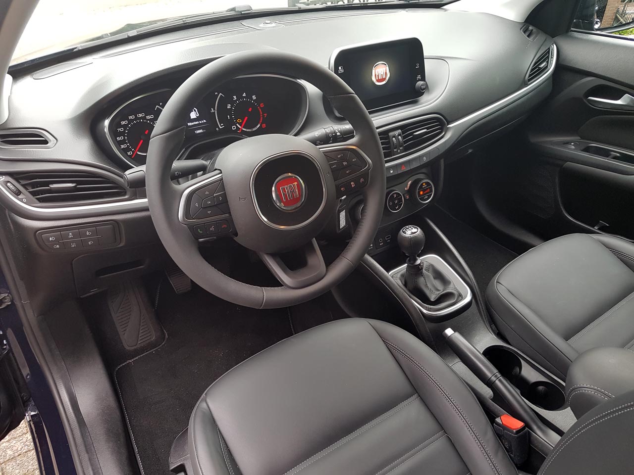 De Fiat Tipo Stationwagon moet het tegen de concurrentie opnemen met een wat lagere prijsstelling, terwijl de auto qua verfijning een trede lager staat.
