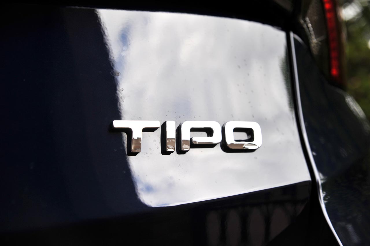 De Fiat Tipo Stationwagon moet het tegen de concurrentie opnemen met een wat lagere prijsstelling, terwijl de auto qua verfijning een trede lager staat.