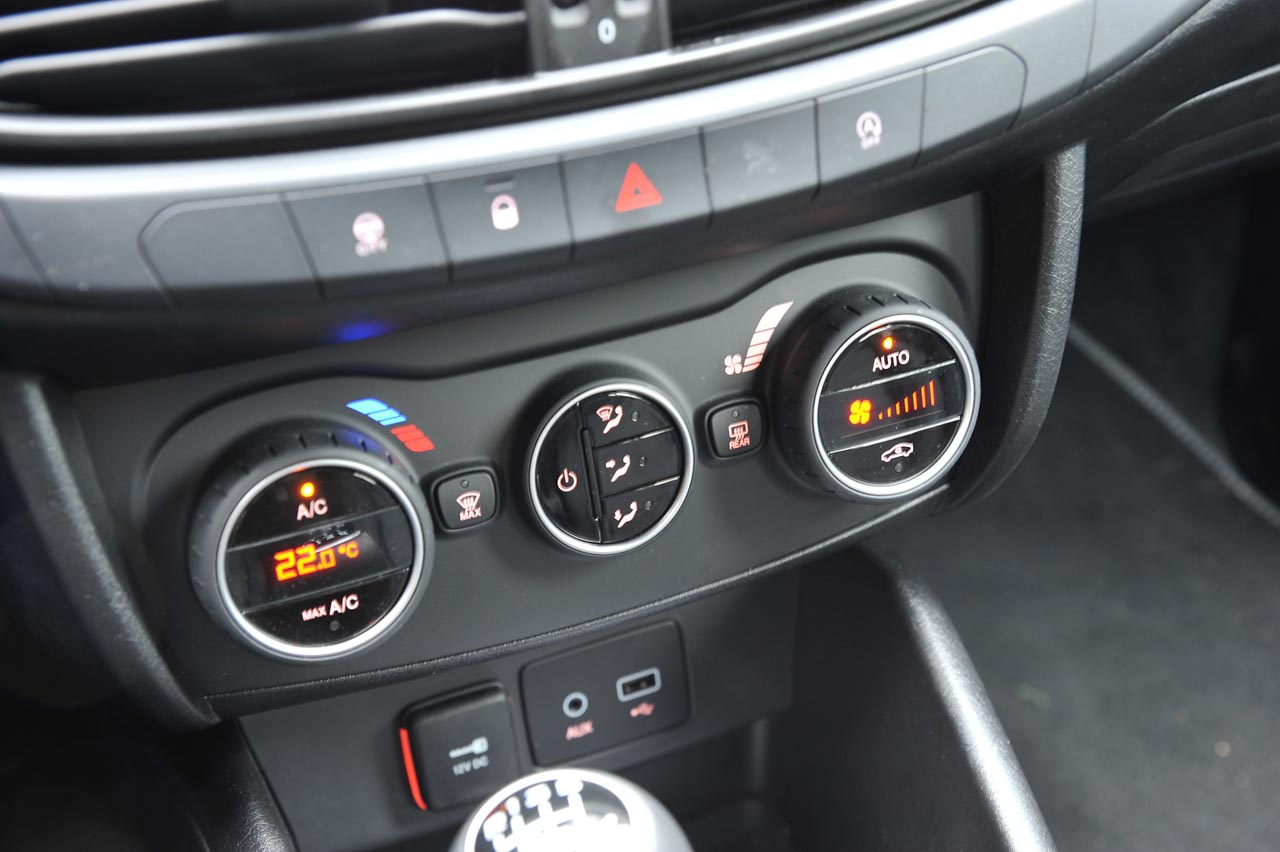 De Fiat Tipo Stationwagon moet het tegen de concurrentie opnemen met een wat lagere prijsstelling, terwijl de auto qua verfijning een trede lager staat.