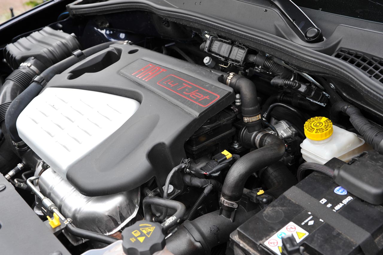 De Fiat Tipo Stationwagon moet het tegen de concurrentie opnemen met een wat lagere prijsstelling, terwijl de auto qua verfijning een trede lager staat.