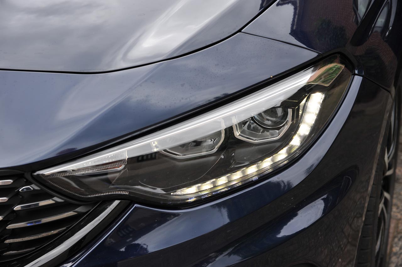 De Fiat Tipo Stationwagon moet het tegen de concurrentie opnemen met een wat lagere prijsstelling, terwijl de auto qua verfijning een trede lager staat.