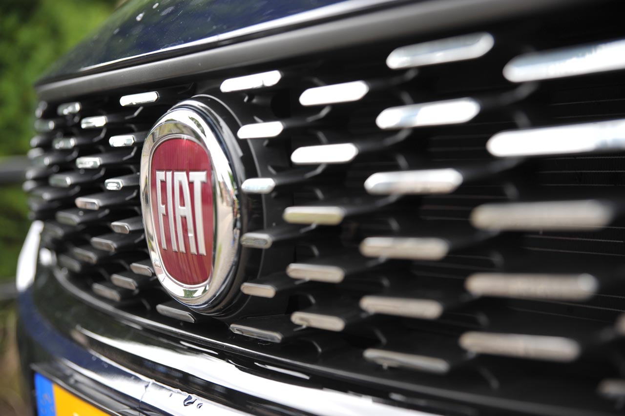 De Fiat Tipo Stationwagon moet het tegen de concurrentie opnemen met een wat lagere prijsstelling, terwijl de auto qua verfijning een trede lager staat.
