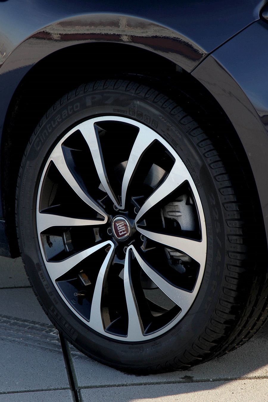 Met de nieuwe Tipo is Fiat weer terug in het C-segment. Met de Tipo willen de Italianen de verkopen naast de 500 en Panda weer omhoog helpen. AutoVandaag zocht met een rijtest uit of dat gaat lukken.