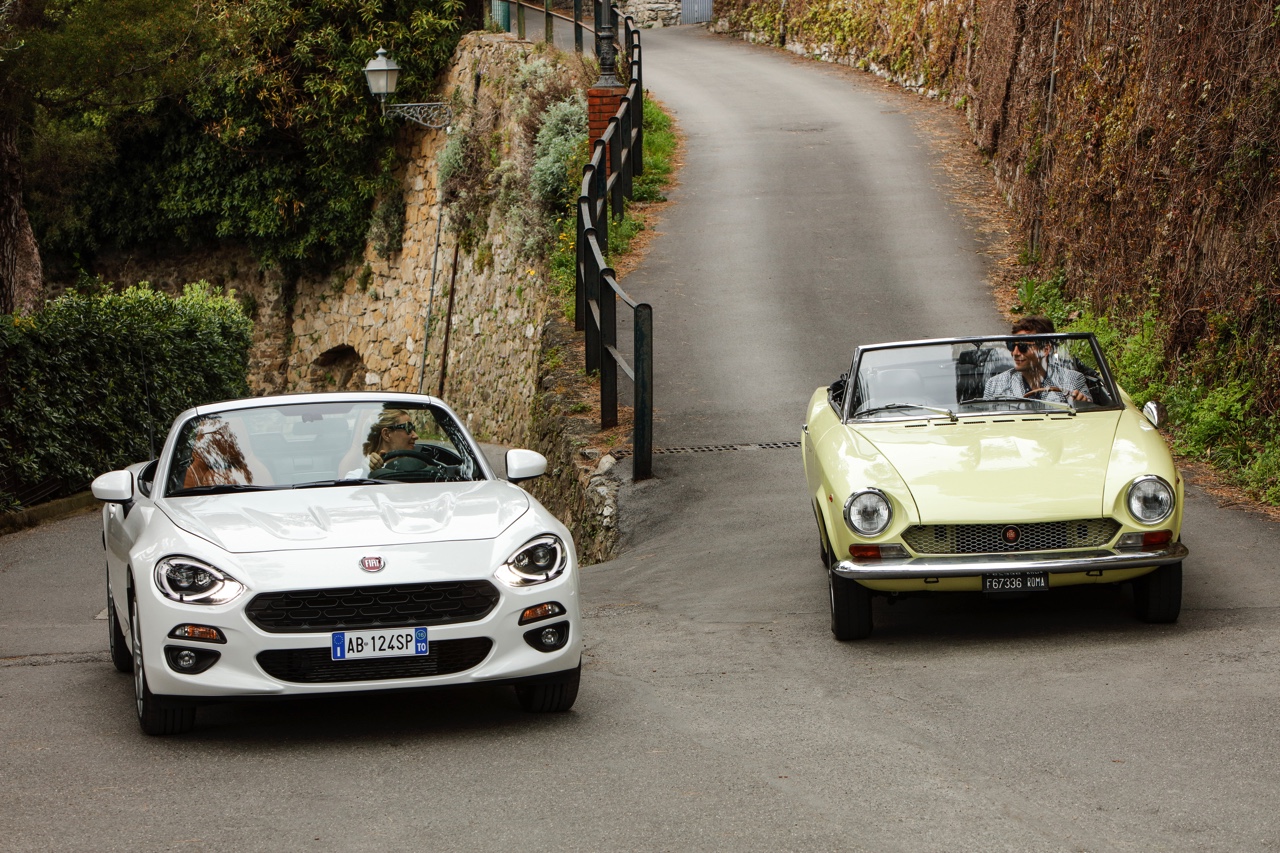 Fiat viert het 50-jarige bestaan van de 124 Spider en zet in deze video de allereerste generatie naast de nieuwe, in 2016 onthulde 124 Spider.