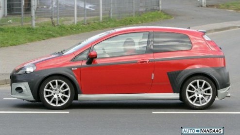 Een auto waar ik misschien nog wel meer naar uitzie dan de 500 Abarth, is de Grande Punto Abarth die het op gaat nemen tegen de al reeds gevestigde orde van hete hatchbacks.