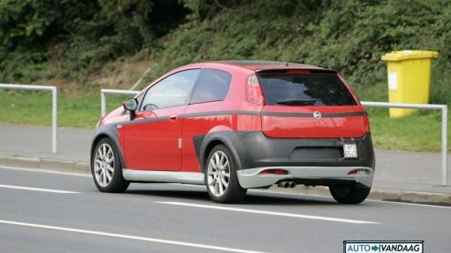 Een auto waar ik misschien nog wel meer naar uitzie dan de 500 Abarth, is de Grande Punto Abarth die het op gaat nemen tegen de al reeds gevestigde orde van hete hatchbacks.