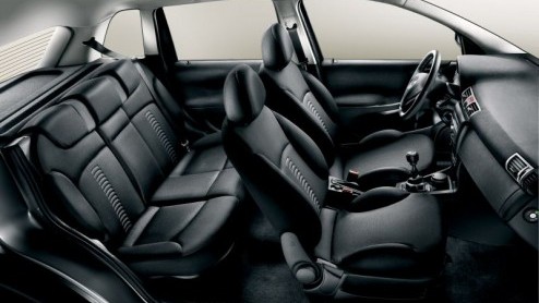 Fiat heeft zijn Stilo een lichte facelift gegeven voor 2006. De uiterlijke veranderingen zijn niet schokkend, de veranderingen aan het interieur zijn wel wat aangrijpender.