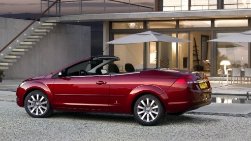 Op de Autosalon van Genve 2008 beleefde de nieuwe vierzits Ford Focus Coup Cabriolet zijn werelddebuut. Deze luchtige Focus arriveert medio mei in de Nederlandse showrooms, maar is nu al te bestelle