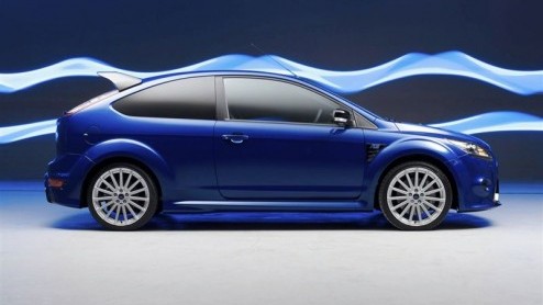 Ford laat de beestachtige Focus RS op een bijzondere wijze debuteren. De opgefokte Duitser wordt gepresenteerd tijdens een publieksvoorstelling voorafgaand aan de Wales Rally GB die meetelt voor het W