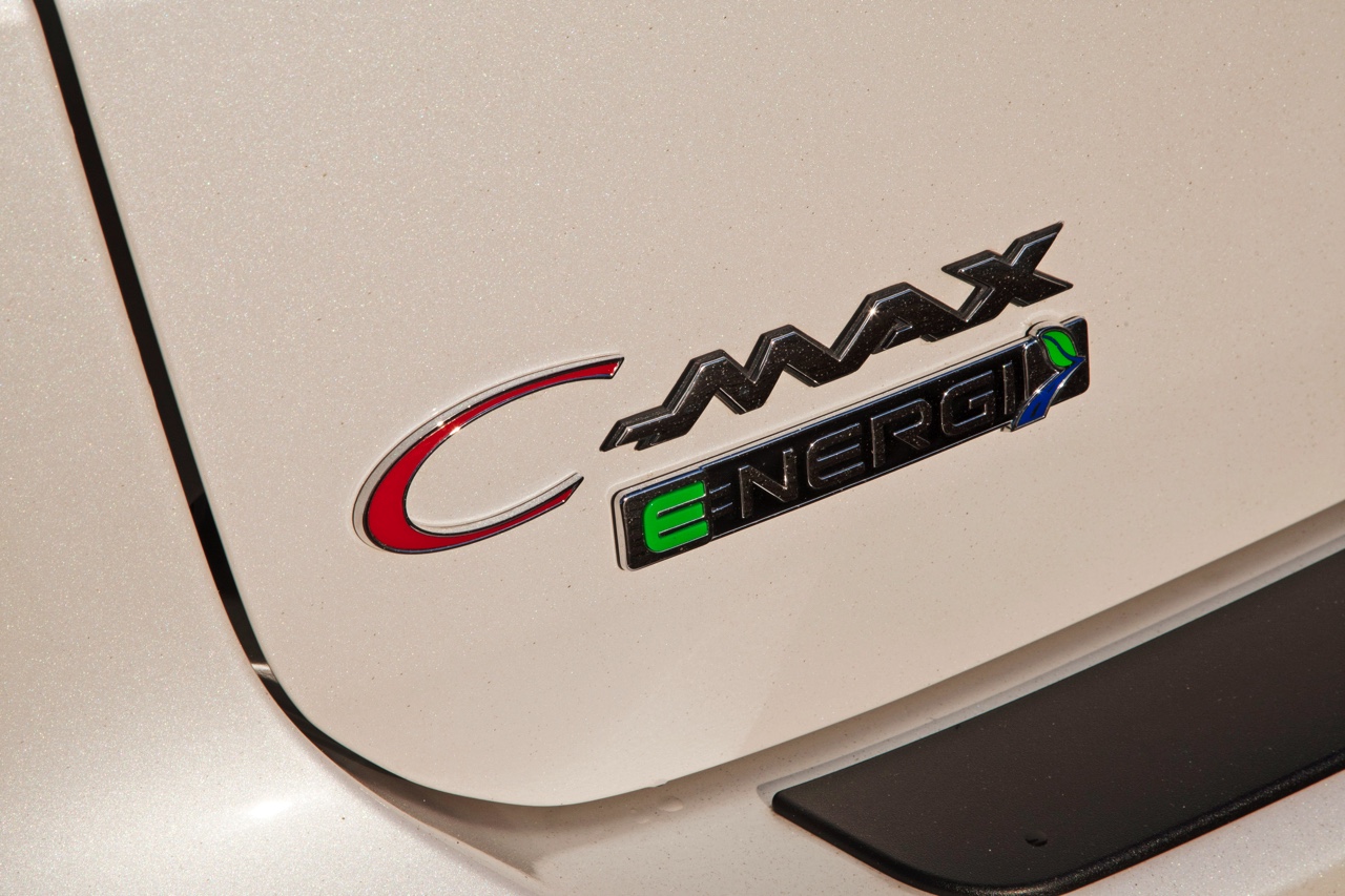 Eerste Nederlandse kilometers met de Ford C-MAX Energi Plug-in Hybrid, de eerste plug-in hybride MPV met 7% bijtelling.