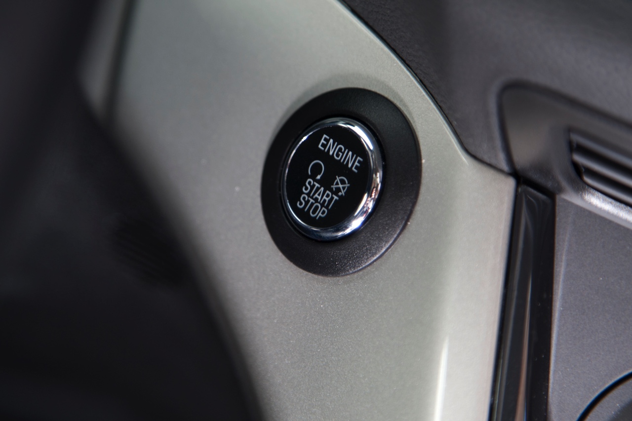 Eerste Nederlandse kilometers met de Ford C-MAX Energi Plug-in Hybrid, de eerste plug-in hybride MPV met 7% bijtelling.