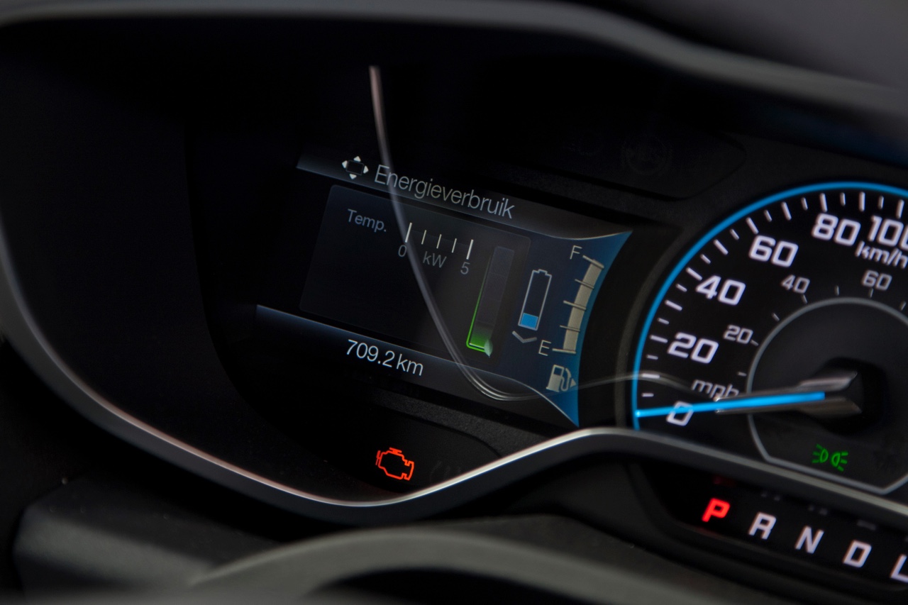 Eerste Nederlandse kilometers met de Ford C-MAX Energi Plug-in Hybrid, de eerste plug-in hybride MPV met 7% bijtelling.