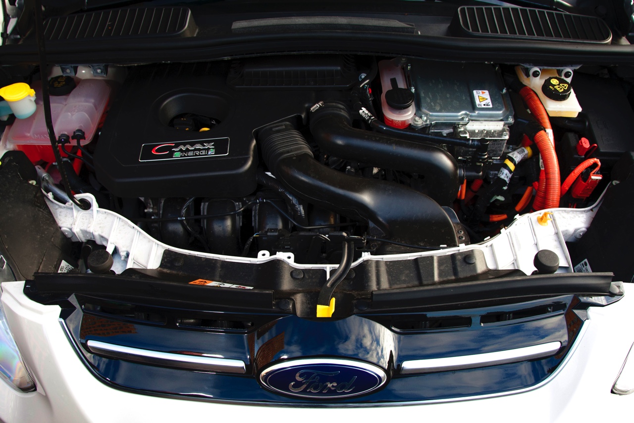 Eerste Nederlandse kilometers met de Ford C-MAX Energi Plug-in Hybrid, de eerste plug-in hybride MPV met 7% bijtelling.