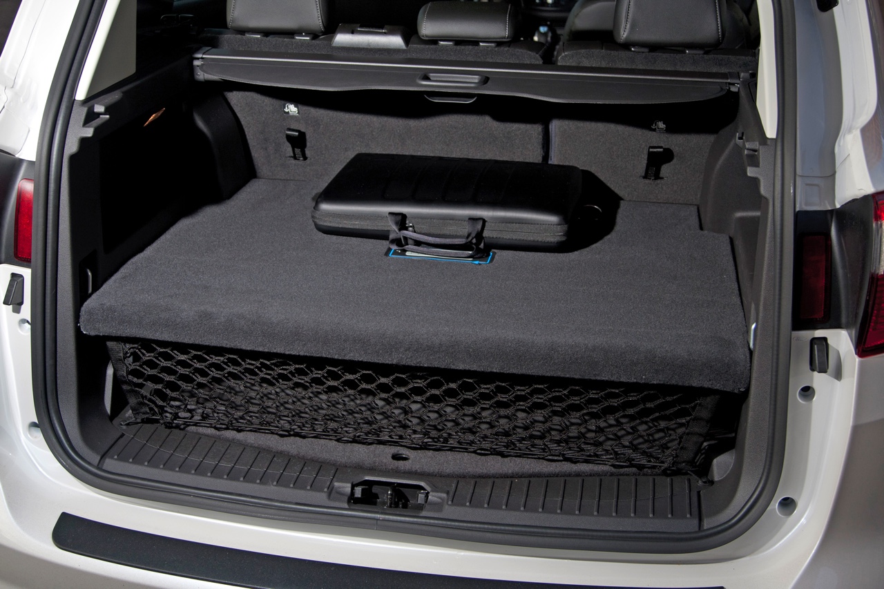 Eerste Nederlandse kilometers met de Ford C-MAX Energi Plug-in Hybrid, de eerste plug-in hybride MPV met 7% bijtelling.