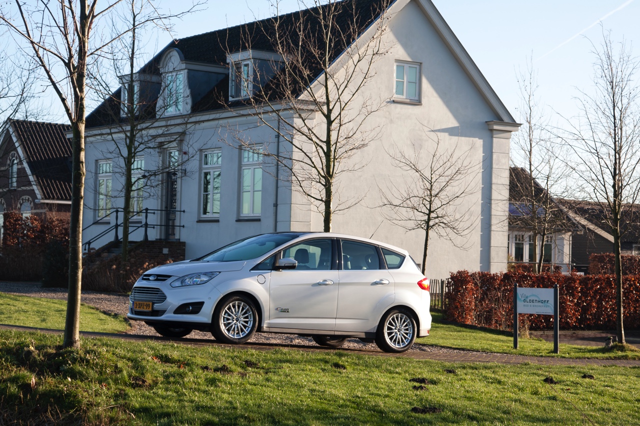 Eerste Nederlandse kilometers met de Ford C-MAX Energi Plug-in Hybrid, de eerste plug-in hybride MPV met 7% bijtelling.