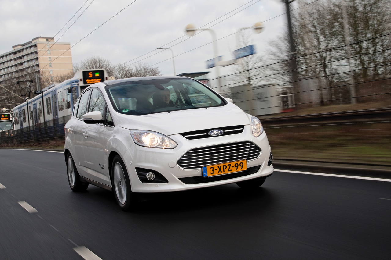 Eerste Nederlandse kilometers met de Ford C-MAX Energi Plug-in Hybrid, de eerste plug-in hybride MPV met 7% bijtelling.