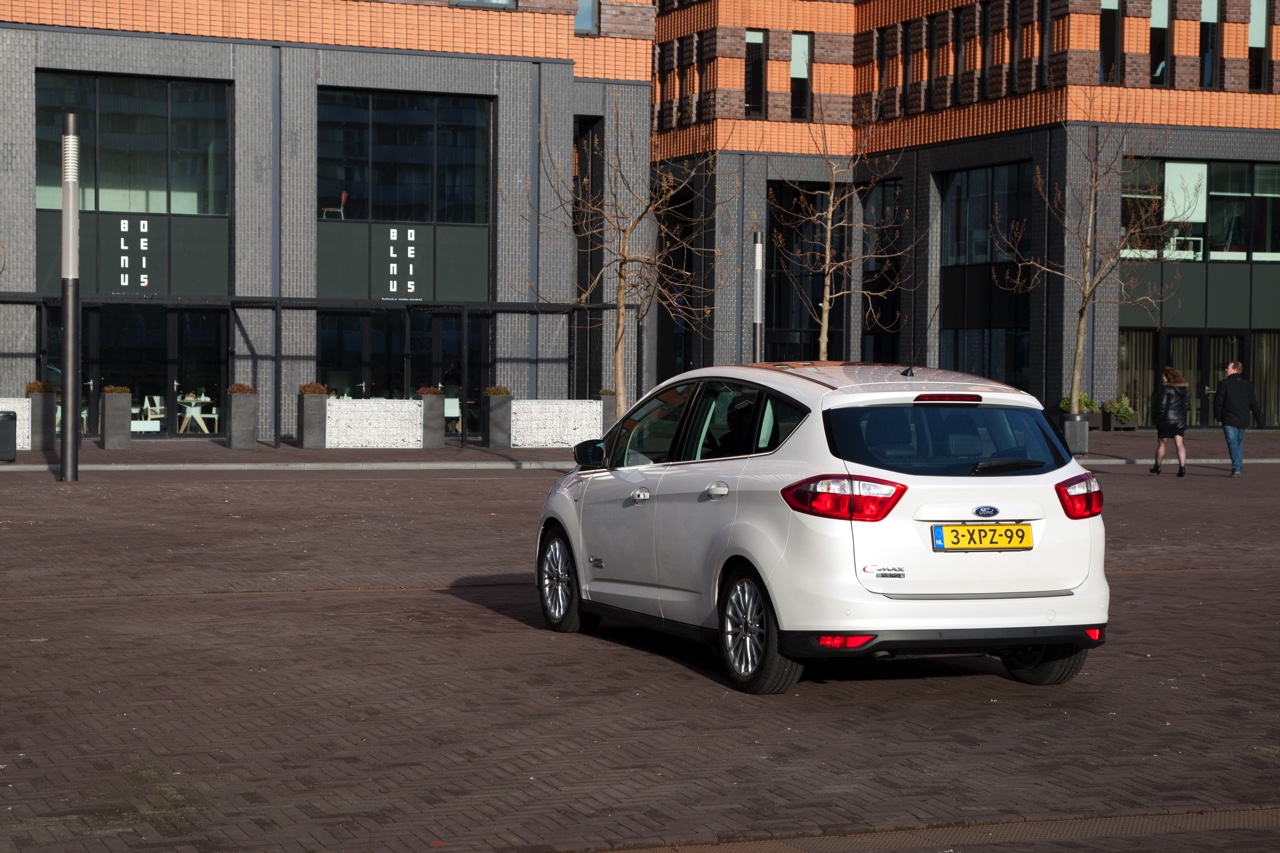 Eerste Nederlandse kilometers met de Ford C-MAX Energi Plug-in Hybrid, de eerste plug-in hybride MPV met 7% bijtelling.