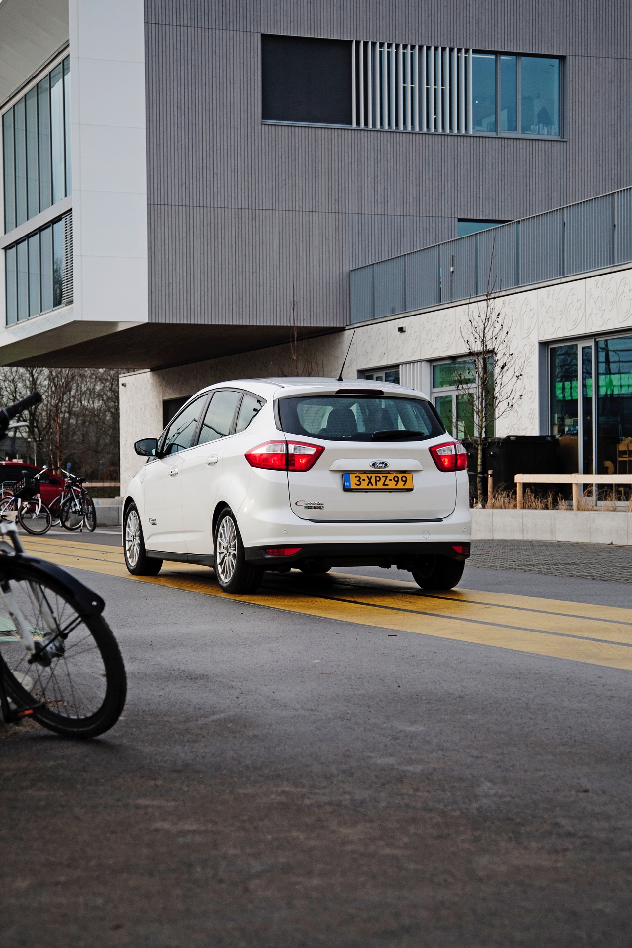 Eerste Nederlandse kilometers met de Ford C-MAX Energi Plug-in Hybrid, de eerste plug-in hybride MPV met 7% bijtelling.