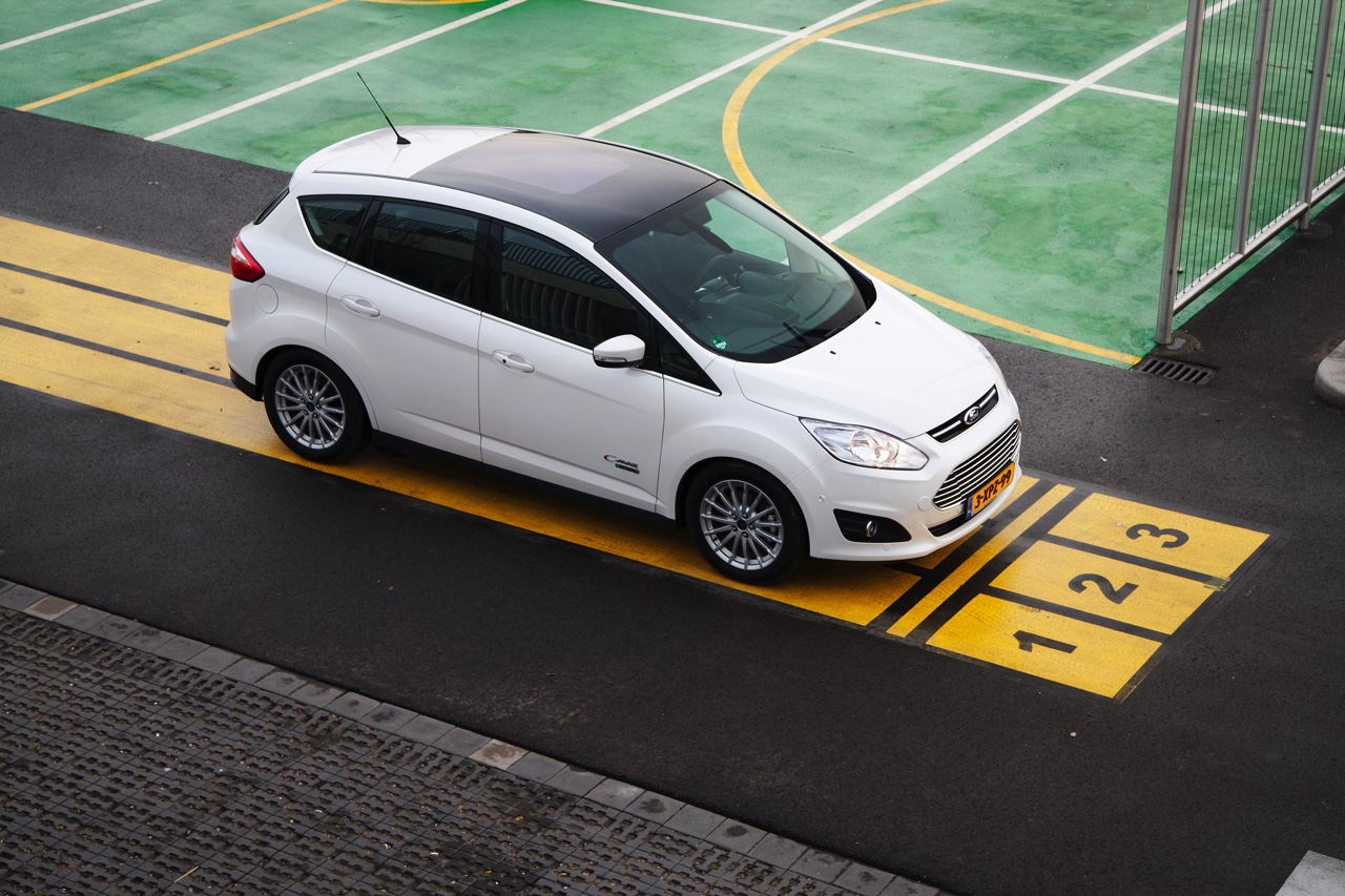 Eerste Nederlandse kilometers met de Ford C-MAX Energi Plug-in Hybrid, de eerste plug-in hybride MPV met 7% bijtelling.