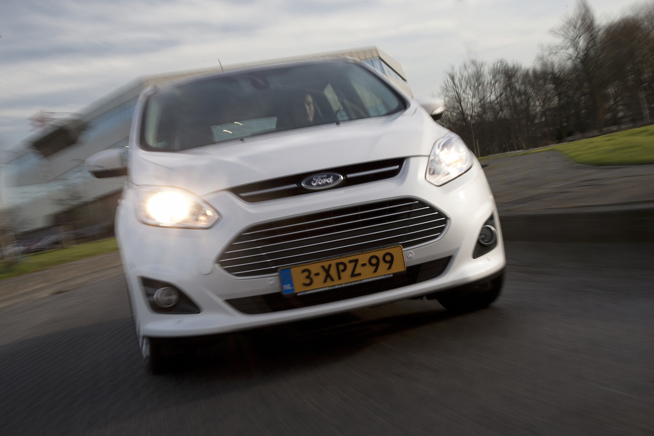 Eerste Nederlandse kilometers met de Ford C-MAX Energi Plug-in Hybrid, de eerste plug-in hybride MPV met 7% bijtelling.