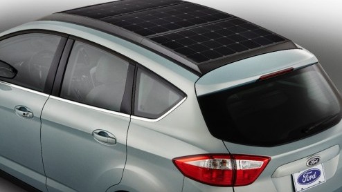 Ford presenteert zonnecelauto C-MAX Solar Energi op CES Las Vegas. Met een dak vol zonnepanelen laadt de C-MAX op via zonne-energie.