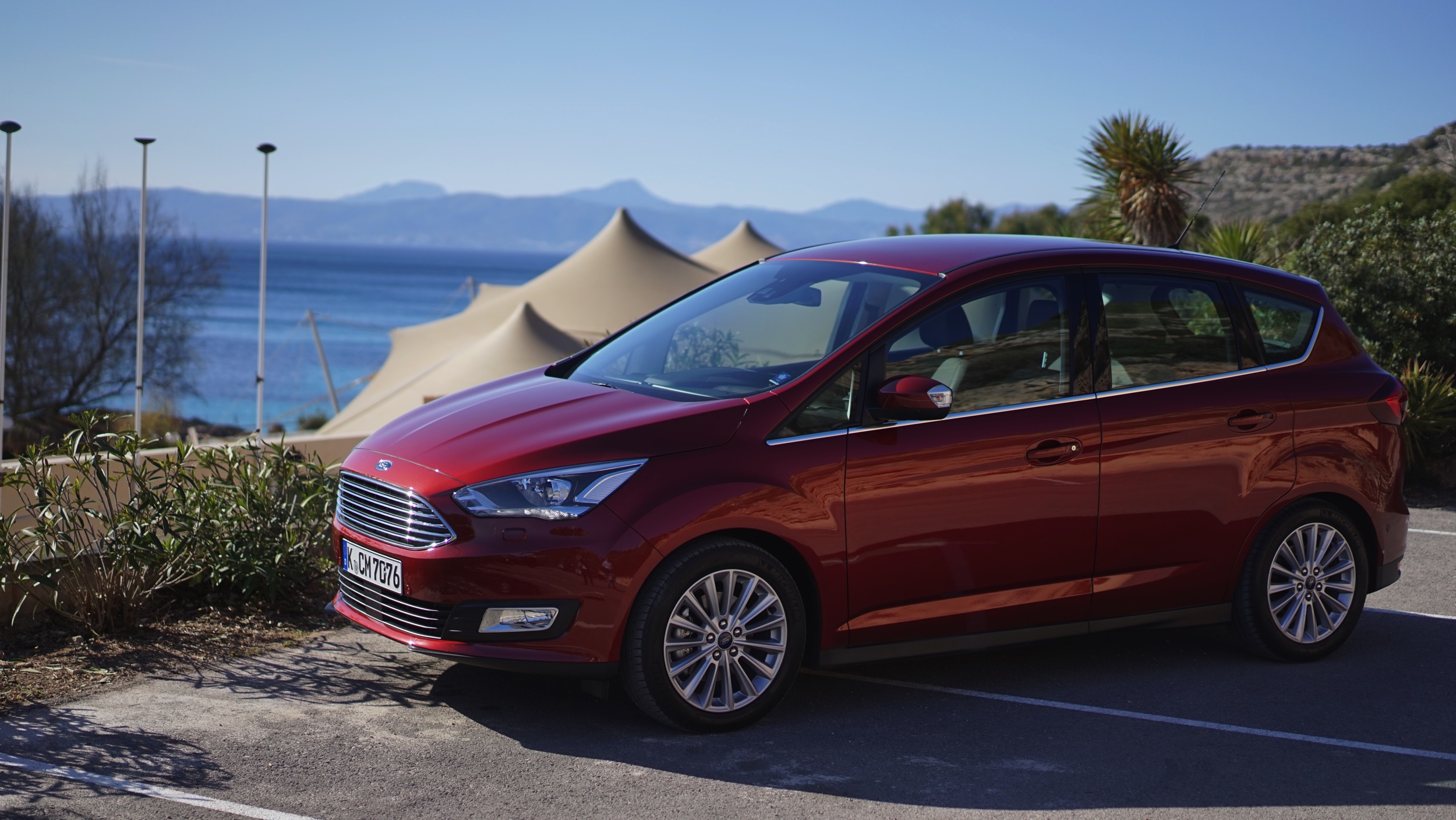 Autotest Ford C-MAX facelift, een strakke neus voor de MPV van Ford in een uitstervend segment. We hebben gereden met de 1.5 EcoBoost.