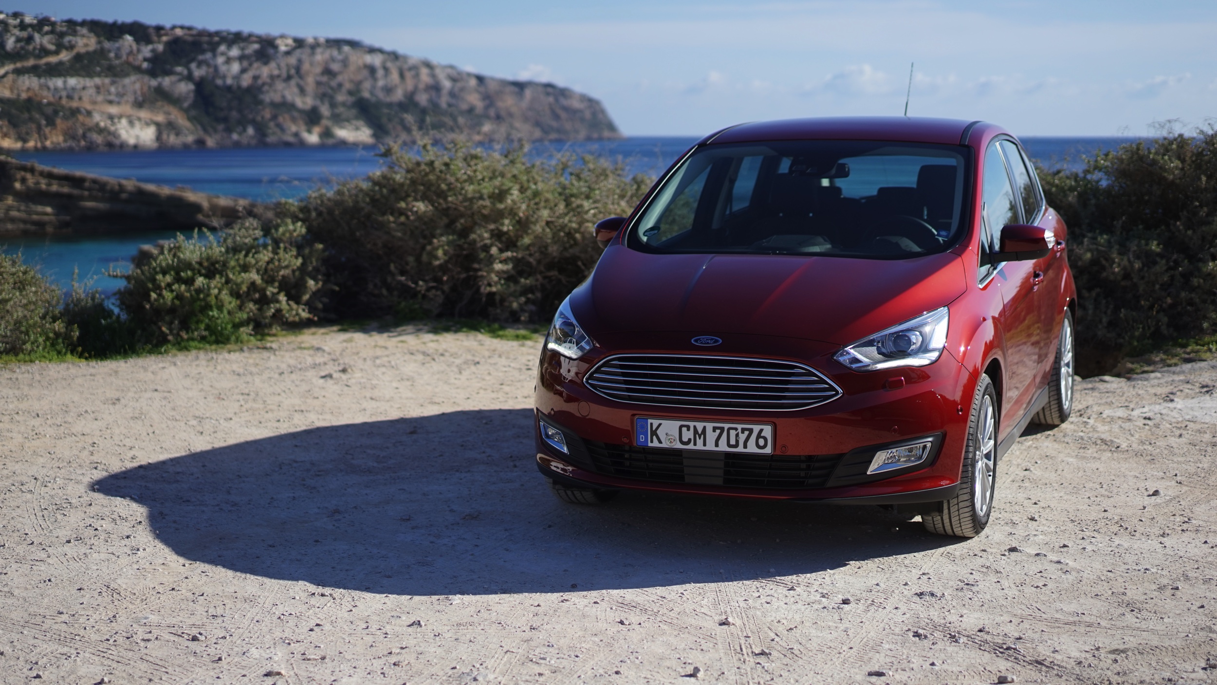 Autotest Ford C-MAX facelift, een strakke neus voor de MPV van Ford in een uitstervend segment. We hebben gereden met de 1.5 EcoBoost.