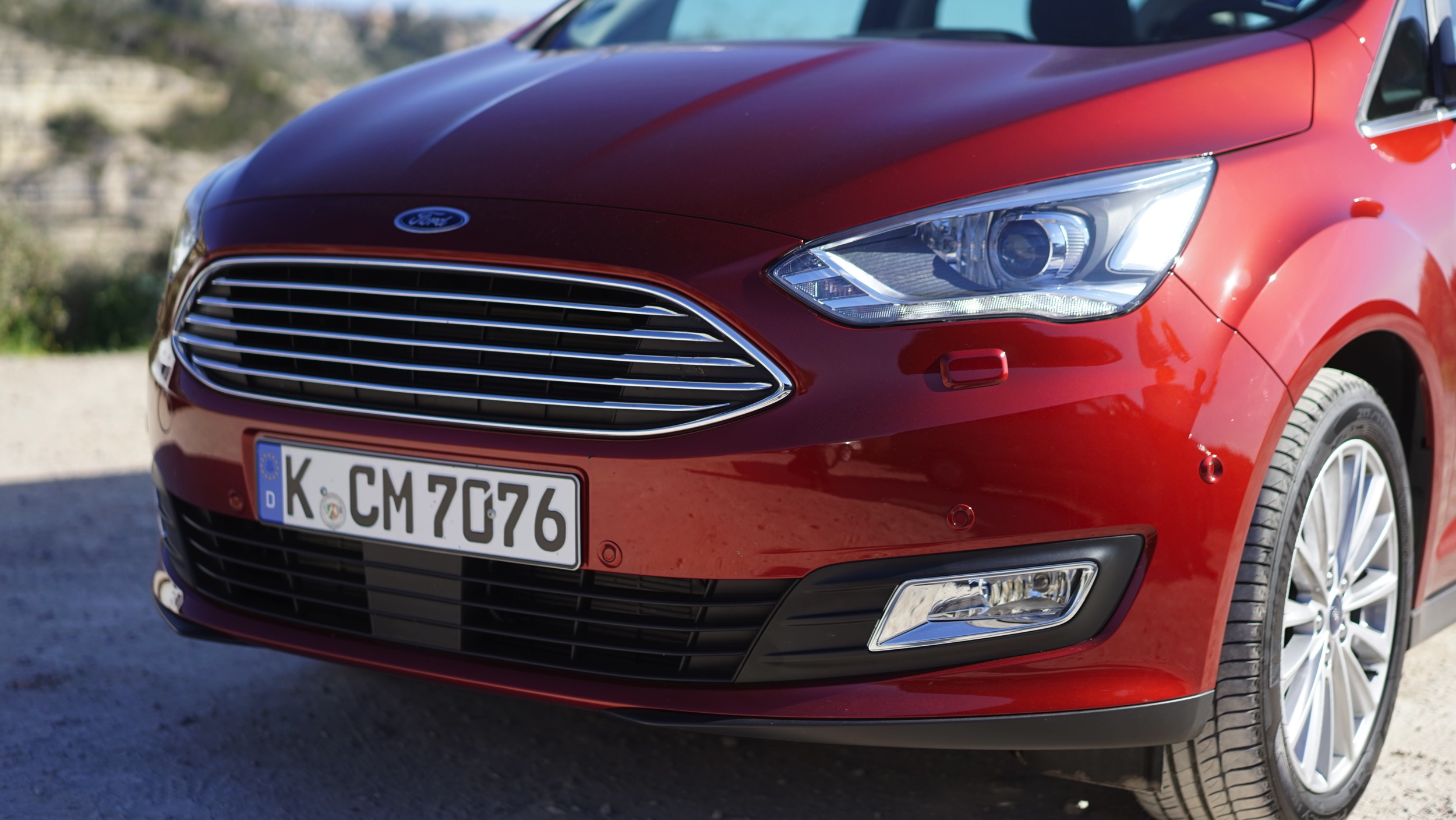 Autotest Ford C-MAX facelift, een strakke neus voor de MPV van Ford in een uitstervend segment. We hebben gereden met de 1.5 EcoBoost.