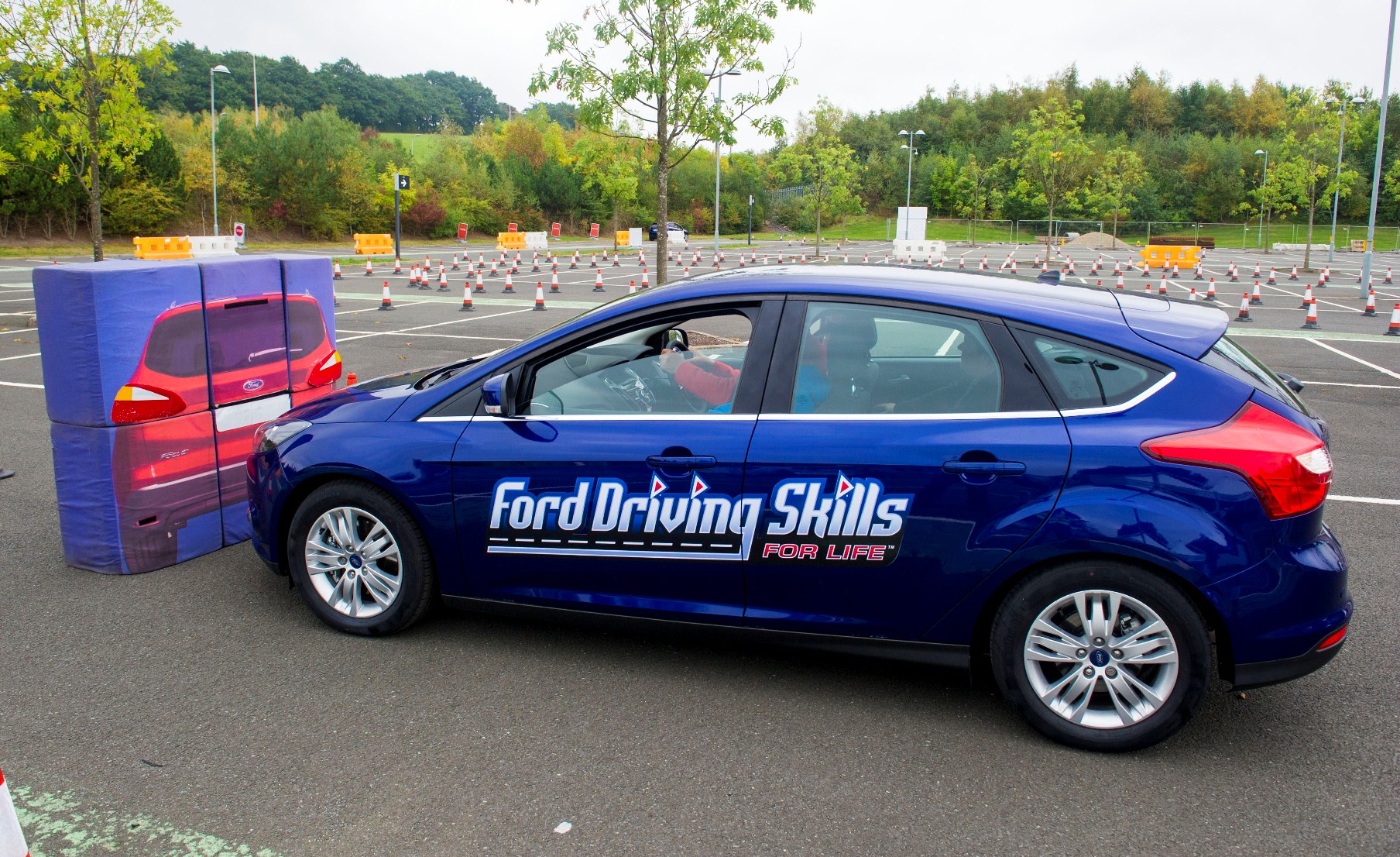 Ford introduceert de Ford Driving Skills for Life trainingen in Nederland. Het programma is bedoeld voor jonge bestuurders om ze veilig op weg te kunnen sturen.