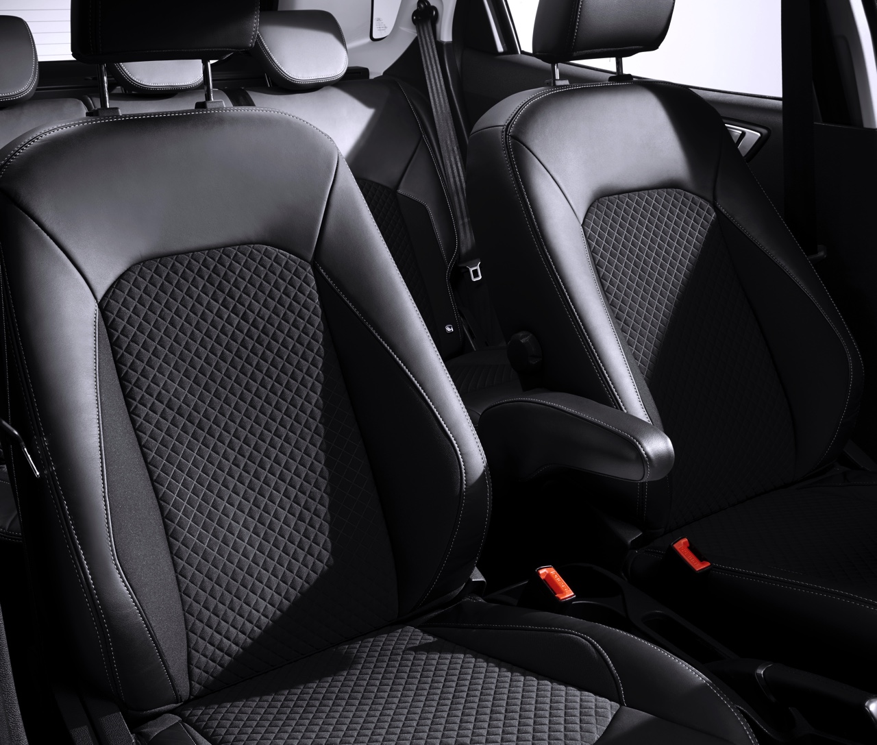 Autotest vernieuwde Ford EcoSport met 1.0 EcoBoost. De 2015-update maakt de compacte SUV van Ford net iets beter.