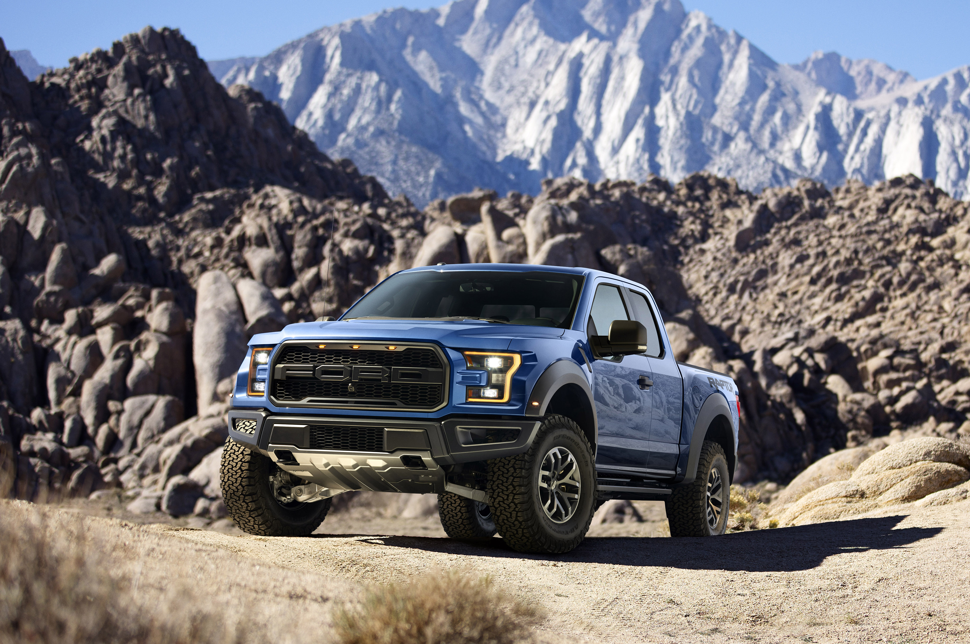 De nieuwe Ford F-150 Raptor krijgt meer vermogen dan het vorige model, ondanks dat de auto van een 6,2 liter V8 naar een 3,5 liter V6 is gegaan.