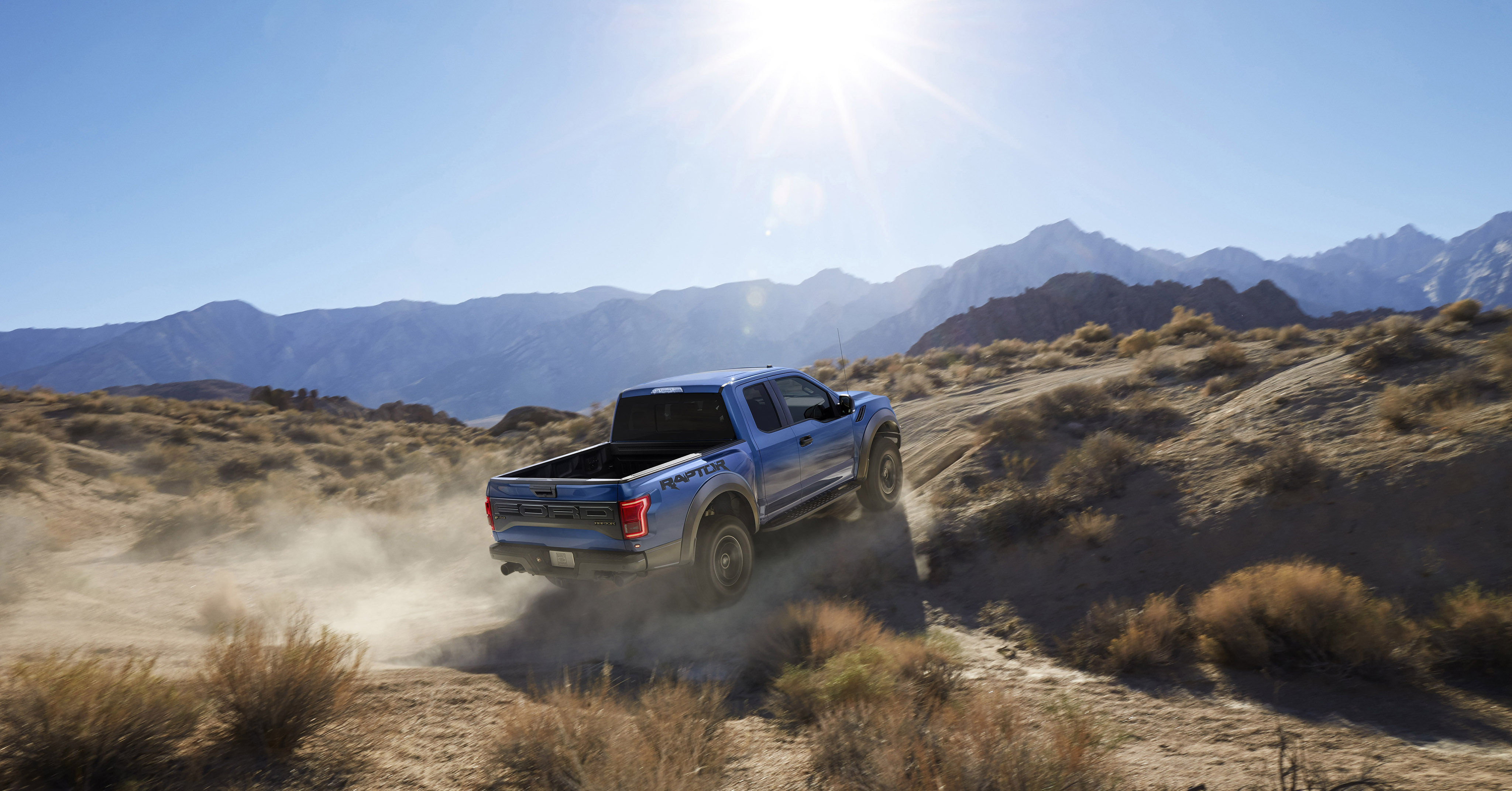 De nieuwe Ford F-150 Raptor krijgt meer vermogen dan het vorige model, ondanks dat de auto van een 6,2 liter V8 naar een 3,5 liter V6 is gegaan.