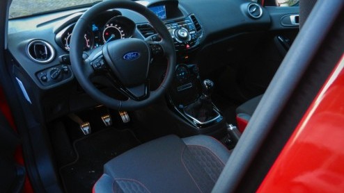 Autotest Ford Fiesta Red Edition 1.0 EcoBoost 140 pk in Race Red.
