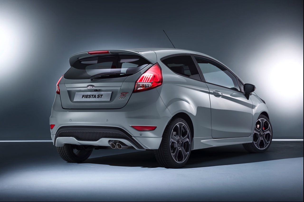 Ford maakt de Fiesta ST nog sneller als Fiesta ST200 met 1.6 EcoBoost motor die is opgestookt naar 215 pk.