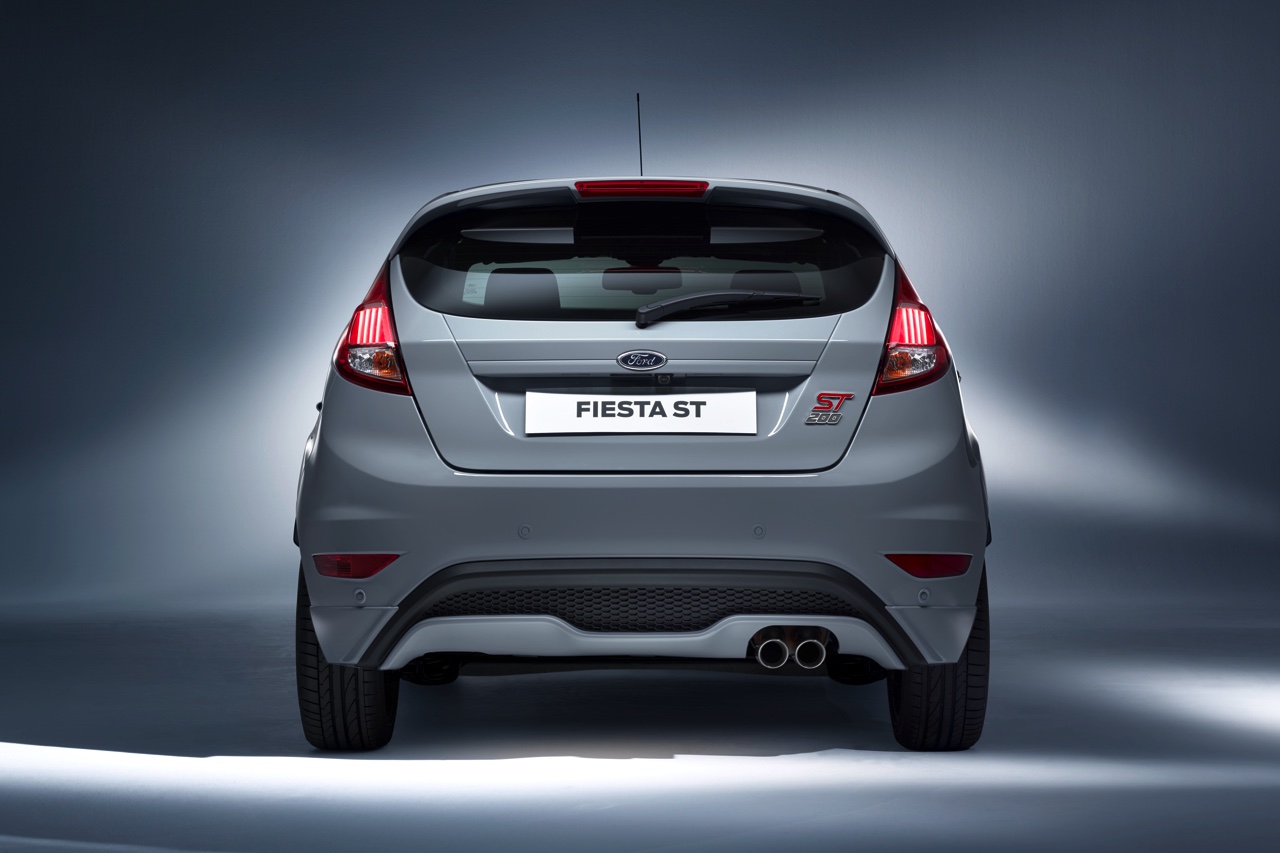 Ford maakt de Fiesta ST nog sneller als Fiesta ST200 met 1.6 EcoBoost motor die is opgestookt naar 215 pk.