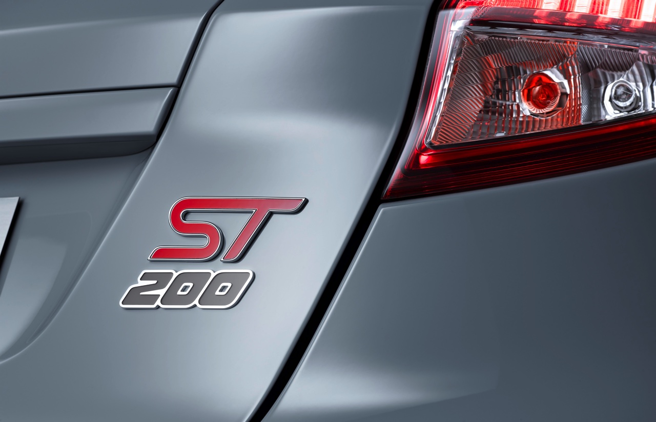 Ford maakt de Fiesta ST nog sneller als Fiesta ST200 met 1.6 EcoBoost motor die is opgestookt naar 215 pk.