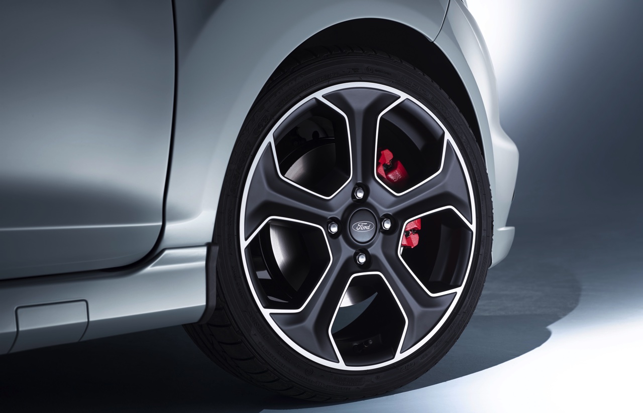 Ford maakt de Fiesta ST nog sneller als Fiesta ST200 met 1.6 EcoBoost motor die is opgestookt naar 215 pk.