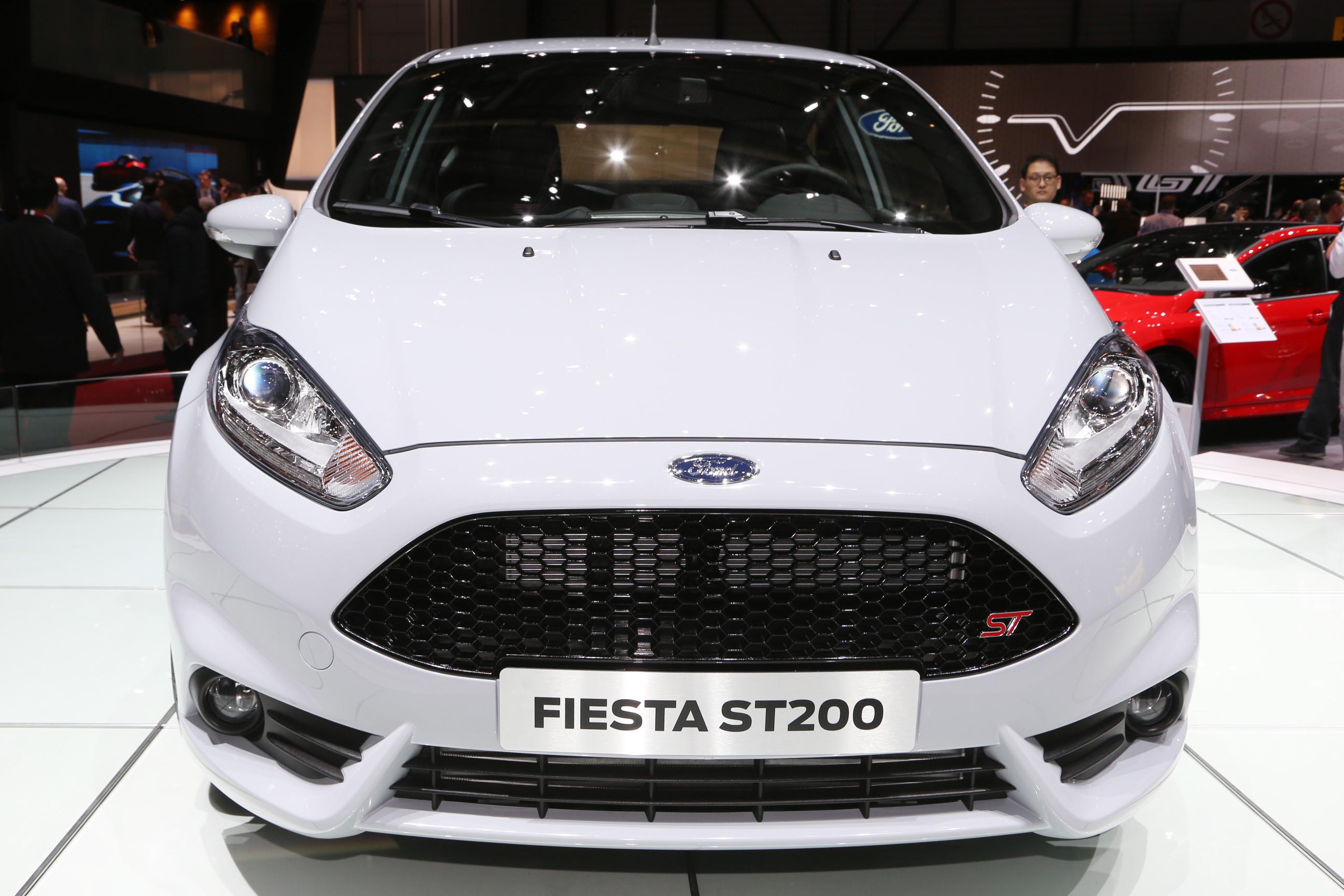 Ford maakt de Fiesta ST nog sneller als Fiesta ST200 met 1.6 EcoBoost motor die is opgestookt naar 215 pk.