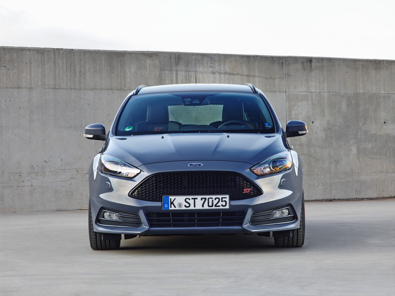 Autotest nieuwe Ford Focus ST met de vernieuwde 2.0 EcoBoost 250 pk en 2.0 TDCi 185 pk. In de rijtest rijden we met het faceliftmodel dat in 2015 op de markt komt.