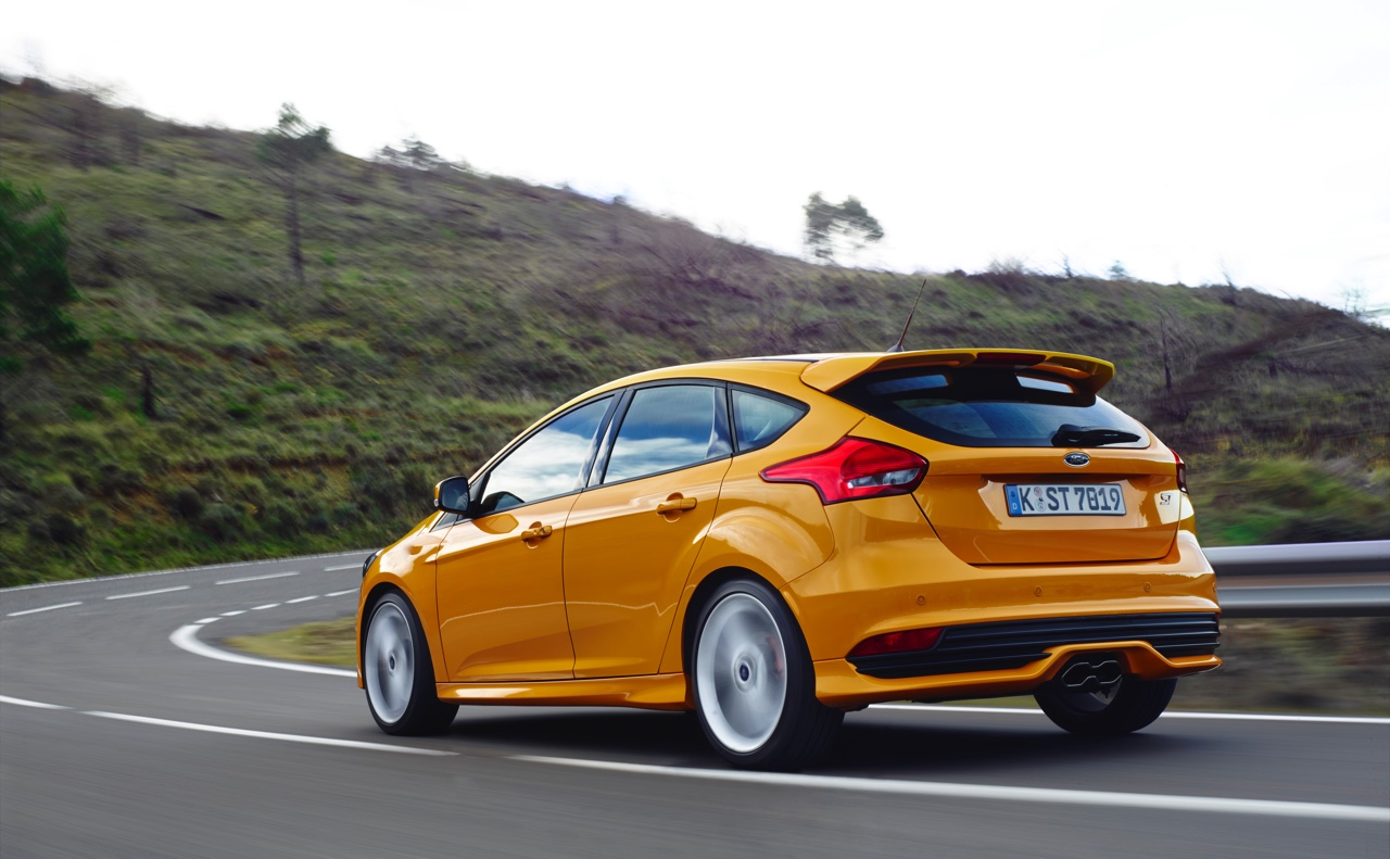 Autotest nieuwe Ford Focus ST met de vernieuwde 2.0 EcoBoost 250 pk en 2.0 TDCi 185 pk. In de rijtest rijden we met het faceliftmodel dat in 2015 op de markt komt.