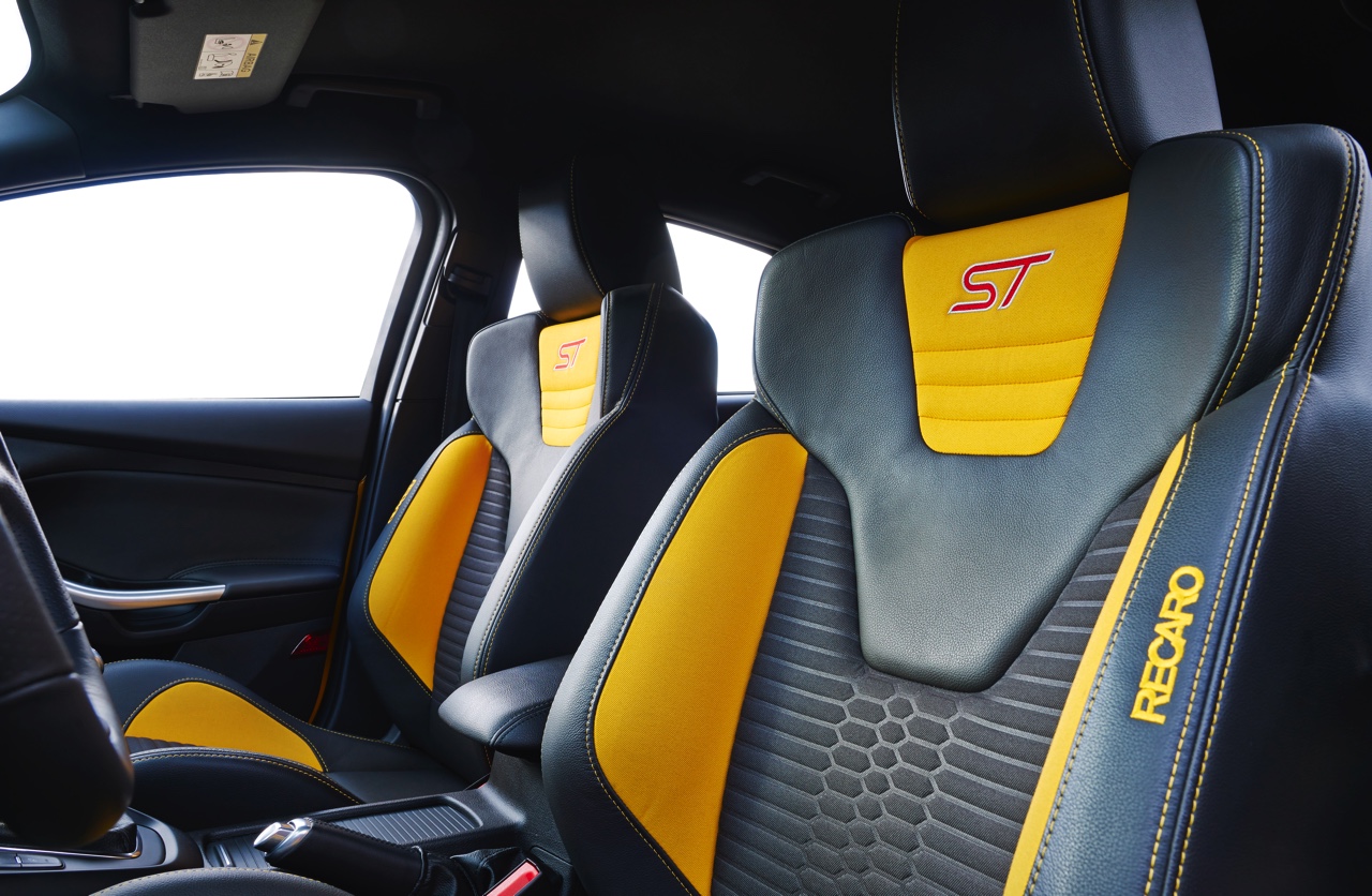 Autotest nieuwe Ford Focus ST met de vernieuwde 2.0 EcoBoost 250 pk en 2.0 TDCi 185 pk. In de rijtest rijden we met het faceliftmodel dat in 2015 op de markt komt.