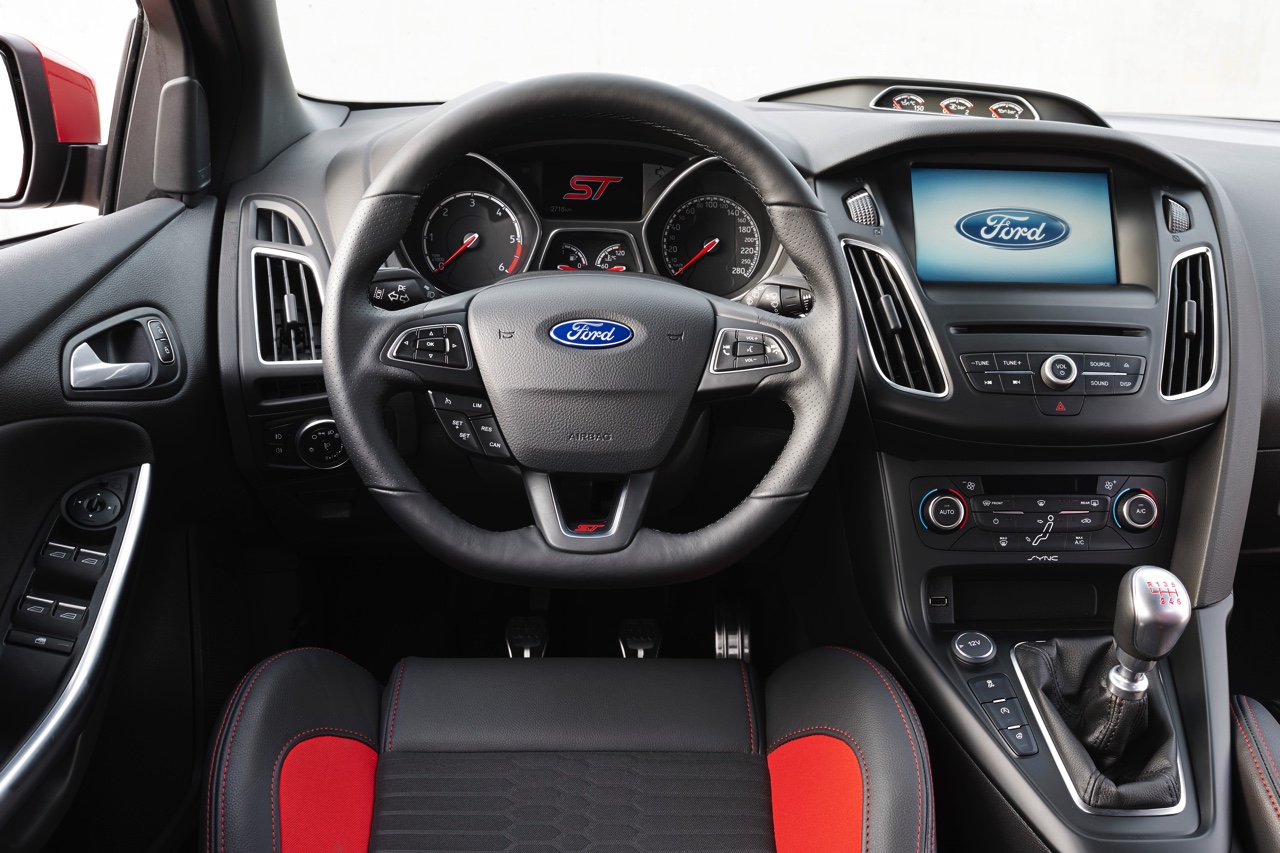 Autotest nieuwe Ford Focus ST met de vernieuwde 2.0 EcoBoost 250 pk en 2.0 TDCi 185 pk. In de rijtest rijden we met het faceliftmodel dat in 2015 op de markt komt.
