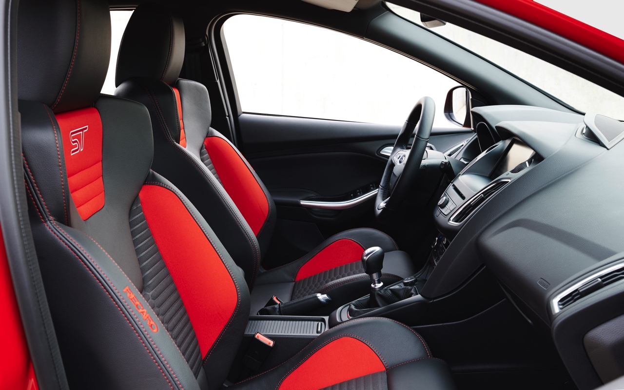Autotest nieuwe Ford Focus ST met de vernieuwde 2.0 EcoBoost 250 pk en 2.0 TDCi 185 pk. In de rijtest rijden we met het faceliftmodel dat in 2015 op de markt komt.