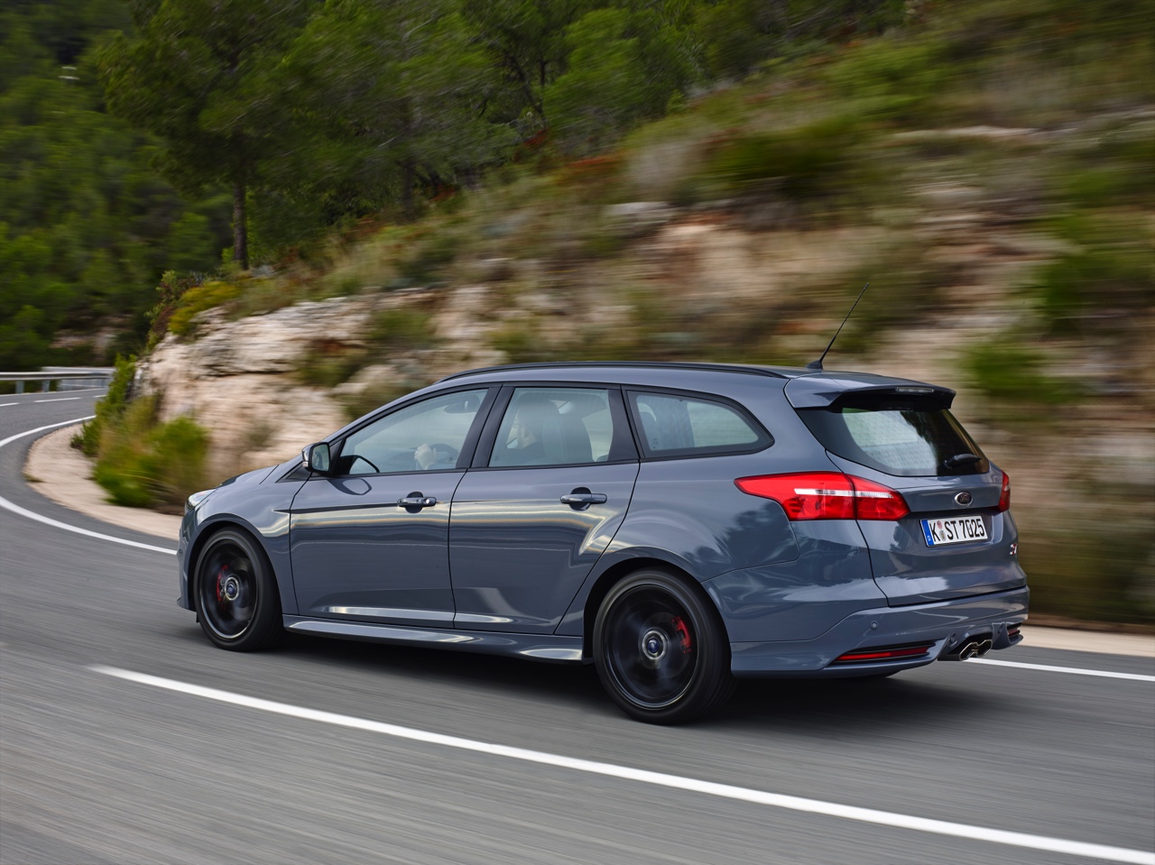 Autotest nieuwe Ford Focus ST met de vernieuwde 2.0 EcoBoost 250 pk en 2.0 TDCi 185 pk. In de rijtest rijden we met het faceliftmodel dat in 2015 op de markt komt.
