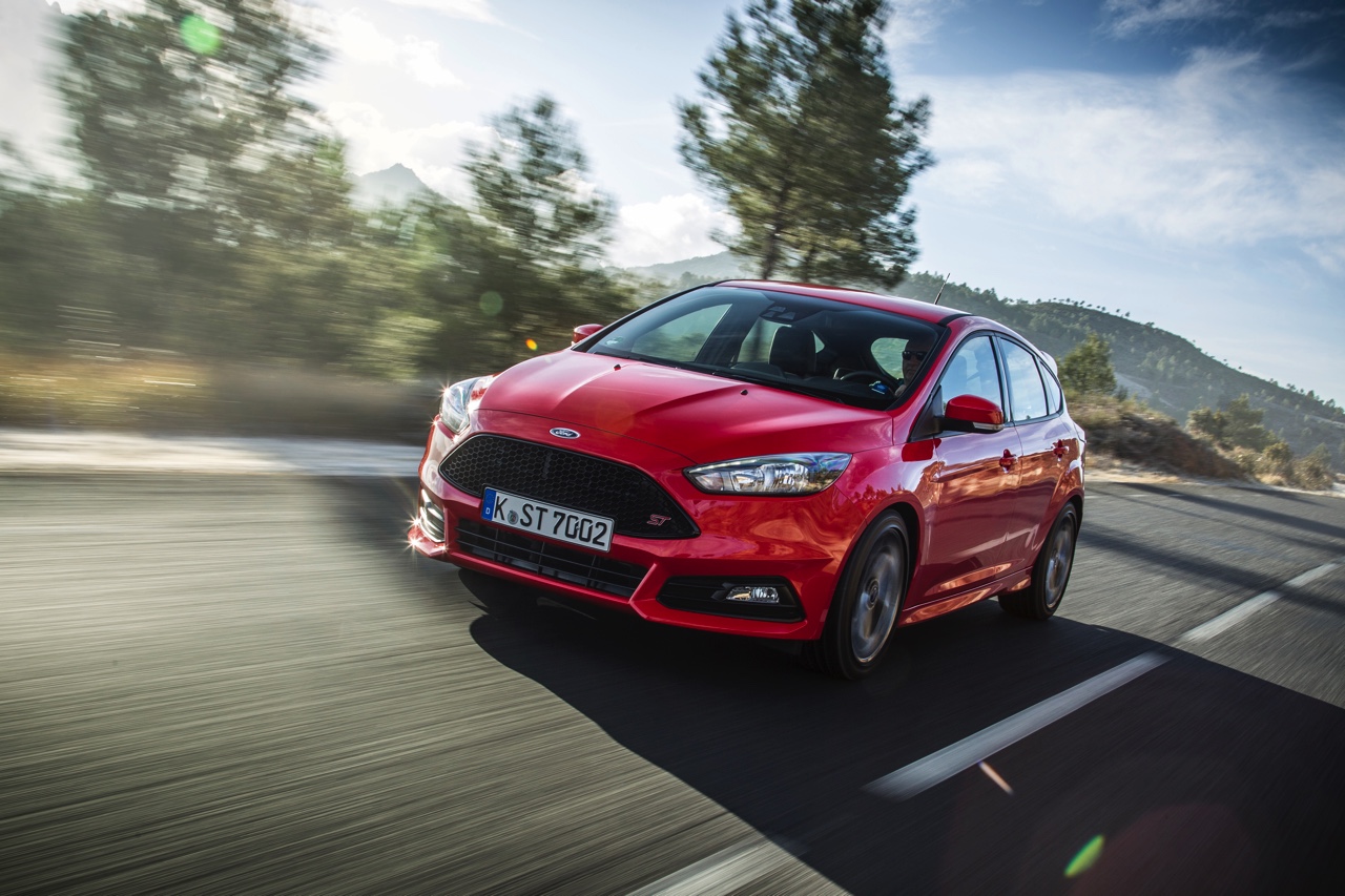 Autotest nieuwe Ford Focus ST met de vernieuwde 2.0 EcoBoost 250 pk en 2.0 TDCi 185 pk. In de rijtest rijden we met het faceliftmodel dat in 2015 op de markt komt.