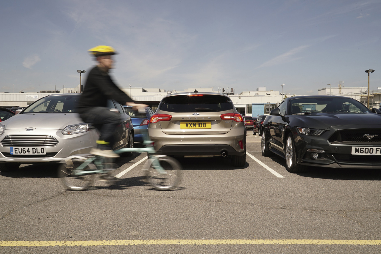 Ford monteert op de nieuwe Focus een 180 graden camera om in de gaten te houden wat er zich achter de auto afspeelt.