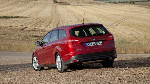 Autotest vernieuwde Ford Focus. Ford heeft de facelift van de Focus aangegrepen om een efficiencyslag te maken. Ford Focus rijtest.