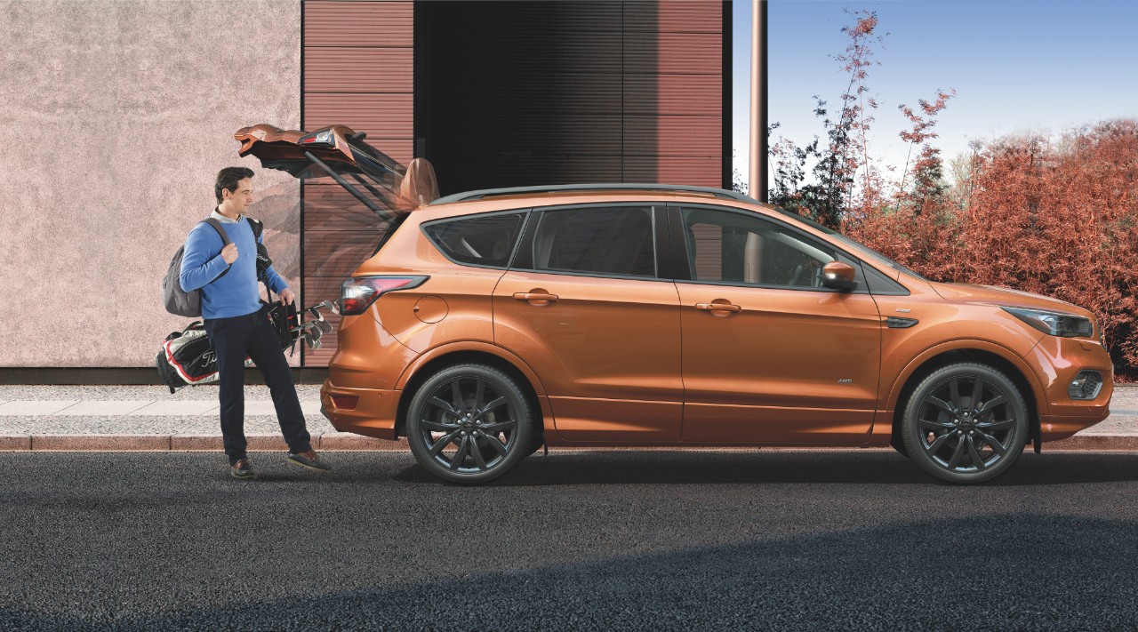 De nieuwe Ford Kuga ST-Line profiteert van de Kuga facelift zoals deze eind 2016 op de markt komt. Ford heeft de SUV sportiever gemaakt met een bodykit en verbeterde ophanging.