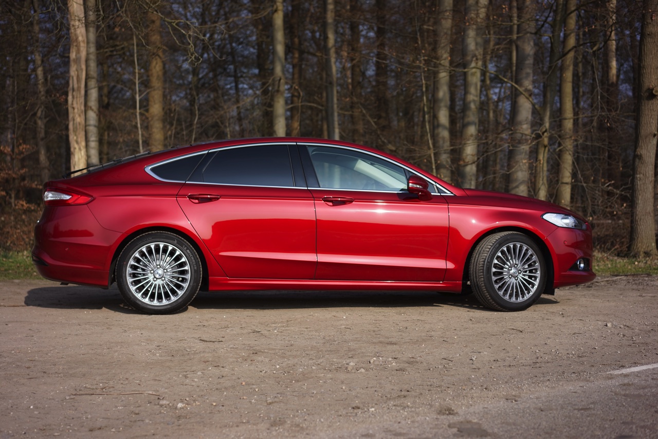 Autotest Ford Mondeo 2.0 iVCT HEV Hybrid Titanium, het vlaggenschip van Ford met hybride aandrijflijn en 20%-21% bijtelling voor zakelijke rijders. Een slim alternatief voor de benzine- of diesel.
